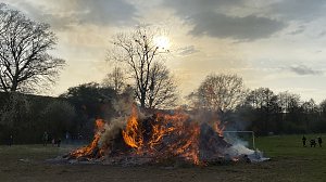 Feuer in Herreden am Gr&uuml;ndonnerstag