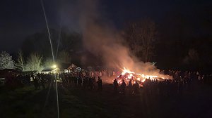 Feuer in Herreden am Gr&uuml;ndonnerstag