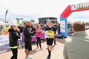 Auf der Zielgerade beim 11. Harztorlauf