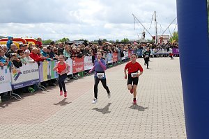 Auf der Zielgerade beim 11. Harztorlauf