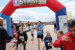 Auf der Zielgerade beim 11. Harztorlauf