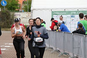 Auf der Zielgerade beim 11. Harztorlauf