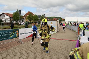 Auf der Zielgerade beim 11. Harztorlauf