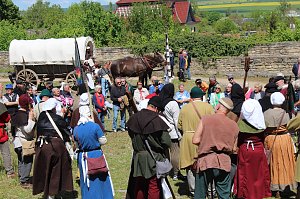 500 Jahre nach dem Bauernkrieg stellen 30 Darsteller in historischen Gew&auml;ndern den M&uuml;ntzer-Zug nach und machen Station in Ebeleben