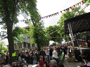 Ritter, Bauern, Burgverwalter � die Kindervilla tanzt im Mittelalter