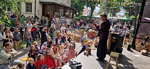 Ritter, Bauern, Burgverwalter � die Kindervilla tanzt im Mittelalter