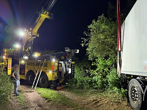 Lkw auf Abwegen im Kyffh&auml;userkreis