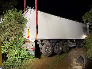 Lkw auf Abwegen im Kyffh&auml;userkreis
