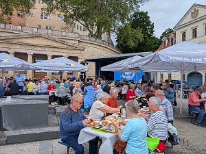 Seniorenfr&uuml;hst&uuml;ck auf dem Sondersh&auml;user Marktplatz