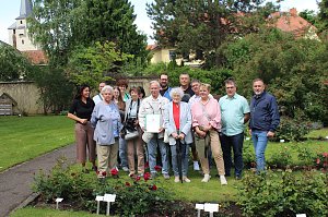 Feierliche Einpflanzung im Rosengarten am Pfingstsamstag