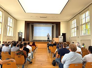 Mit einer feierlichen Veranstaltung im Audimax verabschiedete sich die Hochschule Nordhausen von Prof. Dr.-Ing. Folker Fl&uuml;ggen, der &uuml;ber ein Jahrzehnt den Fachbereich Ingenieurwissenschaften mitpr&auml;gte.