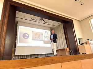 Mit einer feierlichen Veranstaltung im Audimax verabschiedete sich die Hochschule Nordhausen von Prof. Dr.-Ing. Folker Fl&uuml;ggen, der &uuml;ber ein Jahrzehnt den Fachbereich Ingenieurwissenschaften mitpr&auml;gte.