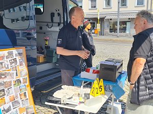 Polizei zum Anfassen und Kaffee auf dem Nordh&auml;user Marktplatz