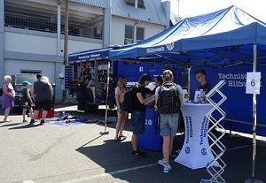 Der Blaulichttag auf dem Platz der Gewerkschaften