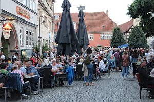 Gute Stimmung auf dem Kornmarkt beim BaLaTon in Bad Langensalza