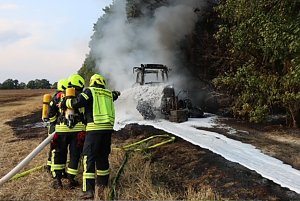 Feuerwehrleute an der Brandstelle