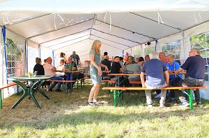 Stra&szlig;enfest in Kleinfurra gefeiert