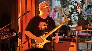 Eugen de Ryck � ein Gitarrenvirtuose, kreativer Songwriter und Vollblutmusiker