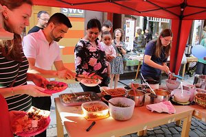 Kinderrechte-Fest in der Flohburg und Essen der Kulturen in der Kurzen Meile in Nordhausen
