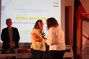 Petra Ostmann (l.)