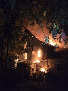 Wohnhaus in Flammen