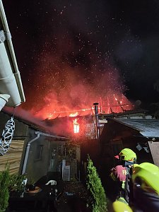 Wohnhaus in Flammen