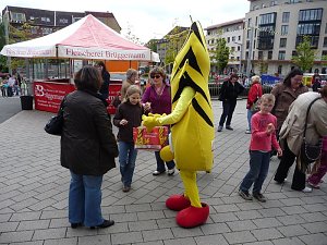 Kindertags-Feier auf dem Parkplatz