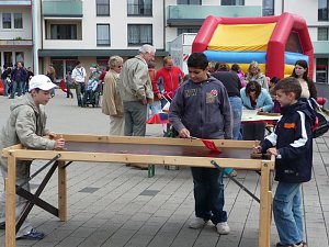 Kindertags-Feier auf dem Parkplatz