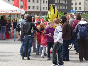 Kindertags-Feier auf dem Parkplatz
