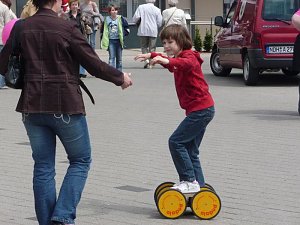 Kindertags-Feier auf dem Parkplatz