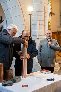 Zeitkapseln und neue Spitze f&uuml;r die Langensalzaer Marktkirche 