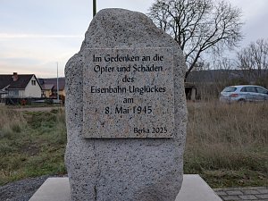 Der Stein erinnert an das Zugungl&uuml;ck vom 8. Mai 1945 in Berka