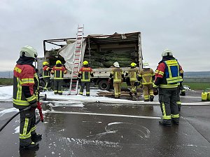 Brennender Lkw auf der A38