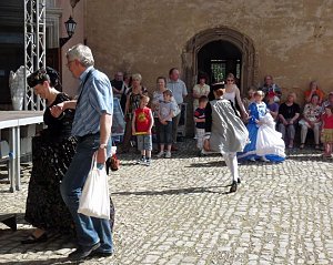 Getanzte Modenschau