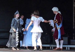 Getanzte Modenschau