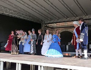 Getanzte Modenschau