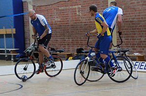 Erster Spieltag der Radballer