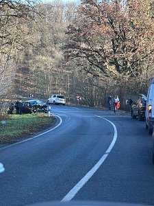 Schwerer Verkehrsunfall mit mehreren Verletzten zwischen  zwischen Hachelbich und Bendeleben