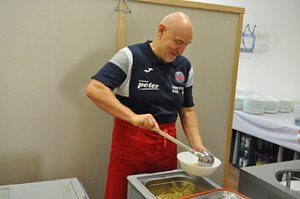 THC servierte im "Restaurant des Herzens"