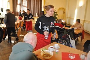 THC servierte im "Restaurant des Herzens"