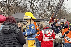 &Uuml;bergabe des Friedenslichts aus Bethlehem an die Kreisjugendfeuerwehren.