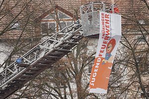 &Uuml;bergabe des Friedenslichts aus Bethlehem an die Kreisjugendfeuerwehren.