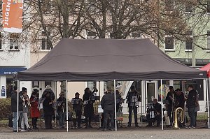 &Uuml;bergabe des Friedenslichts aus Bethlehem an die Kreisjugendfeuerwehren.