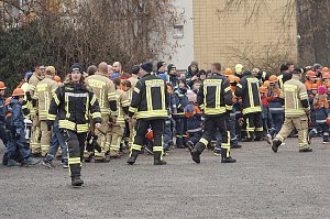 &Uuml;bergabe des Friedenslichts aus Bethlehem an die Kreisjugendfeuerwehren.