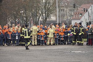 &Uuml;bergabe des Friedenslichts aus Bethlehem an die Kreisjugendfeuerwehren.