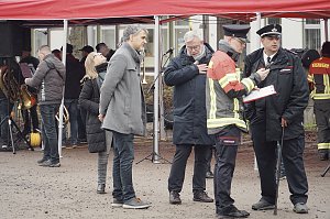 &Uuml;bergabe des Friedenslichts aus Bethlehem an die Kreisjugendfeuerwehren.