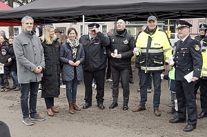 &Uuml;bergabe des Friedenslichts aus Bethlehem an die Kreisjugendfeuerwehren.