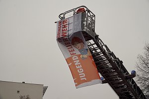 &Uuml;bergabe des Friedenslichts aus Bethlehem an die Kreisjugendfeuerwehren.