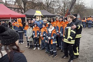 &Uuml;bergabe des Friedenslichts aus Bethlehem an die Kreisjugendfeuerwehren.