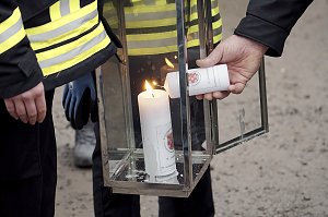 &Uuml;bergabe des Friedenslichts aus Bethlehem an die Kreisjugendfeuerwehren.
